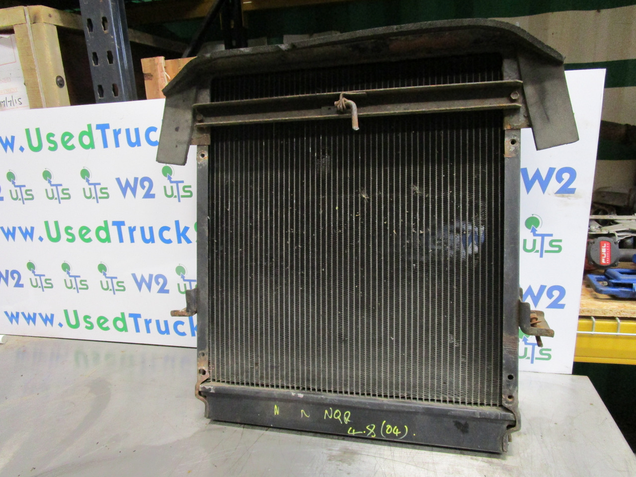 ISUZU NQR 4.8 RADIATOR - Radiateur voor Vrachtwagen: afbeelding 1 ISUZU NQR 4.8 RADIATOR - Radiateur voor Vrachtwagen: afbeelding 1