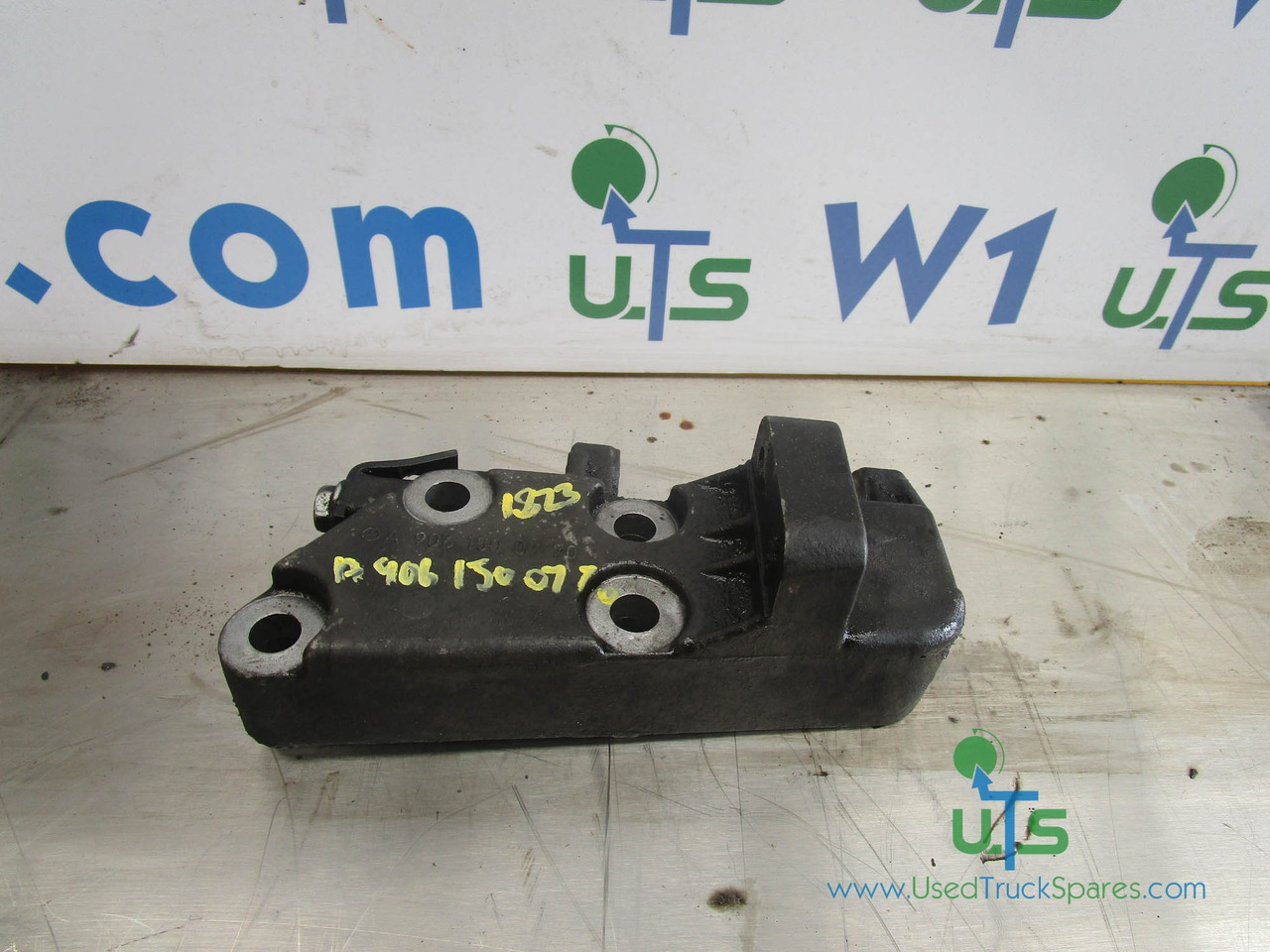 MERCEDES 1323/1823/2528 ALTERNATOR BRACKET P/no A9061500770 - Motor en onderdelen voor Vrachtwagen: afbeelding 1 MERCEDES 1323/1823/2528 ALTERNATOR BRACKET P/no A9061500770 - Motor en onderdelen voor Vrachtwagen: afbeelding 1