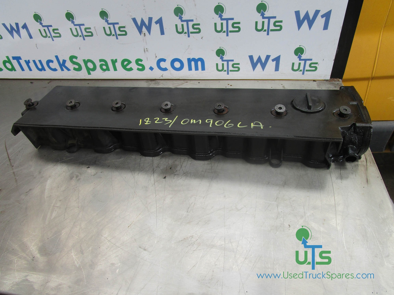MERCEDES 1323/1823/2528 ENGINE ROCKER COVER - Motor en onderdelen voor Vrachtwagen: afbeelding 1 MERCEDES 1323/1823/2528 ENGINE ROCKER COVER - Motor en onderdelen voor Vrachtwagen: afbeelding 1