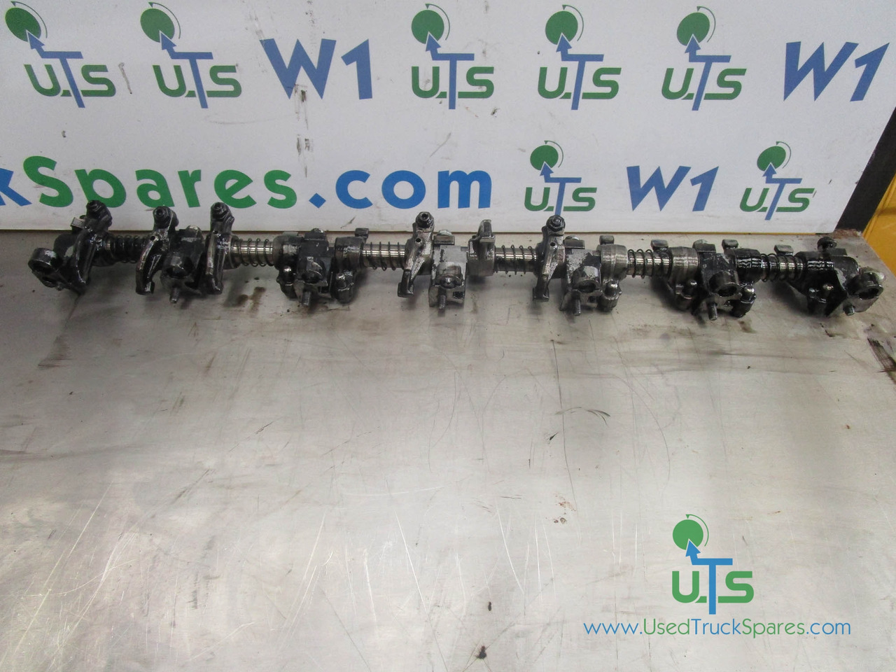 MERCEDES 1323/1823/2528 ROCKER SHAFT - Motor en onderdelen voor Vrachtwagen: afbeelding 1 MERCEDES 1323/1823/2528 ROCKER SHAFT - Motor en onderdelen voor Vrachtwagen: afbeelding 1