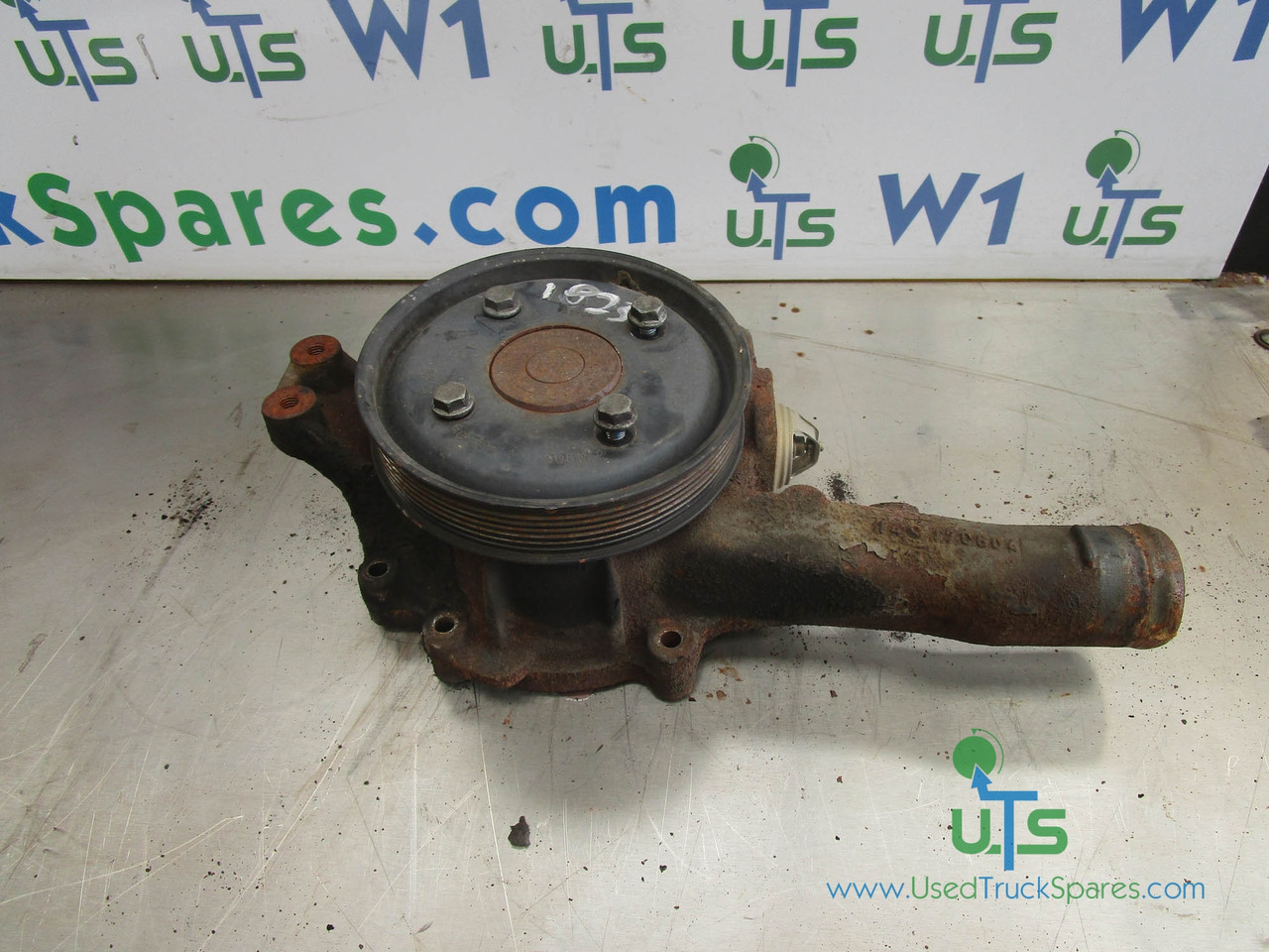 MERCEDES 1323/1823/2528 WATER PUMP - Motor en onderdelen voor Vrachtwagen: afbeelding 1 MERCEDES 1323/1823/2528 WATER PUMP - Motor en onderdelen voor Vrachtwagen: afbeelding 1