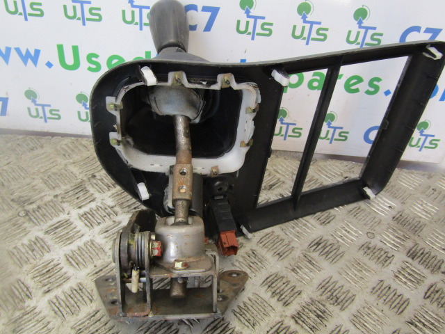 MITSUBISHI 3C11 / 3C13 GEAR LEVER ASSEMBLY COMPLETE - Cabine en interieur voor Vrachtwagen: afbeelding 2 MITSUBISHI 3C11 / 3C13 GEAR LEVER ASSEMBLY COMPLETE - Cabine en interieur voor Vrachtwagen: afbeelding 2