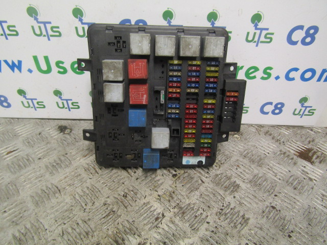 RENAULT MIDLUM DCI FUSE BAORD P/NO 5010516886/B - Elektrisch systeem voor Vrachtwagen: afbeelding 1 RENAULT MIDLUM DCI FUSE BAORD P/NO 5010516886/B - Elektrisch systeem voor Vrachtwagen: afbeelding 1