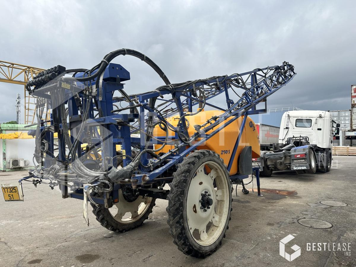 Caruelle Olympia 250S - Getrokken veldspuit: afbeelding 3 Caruelle Olympia 250S - Getrokken veldspuit: afbeelding 3
