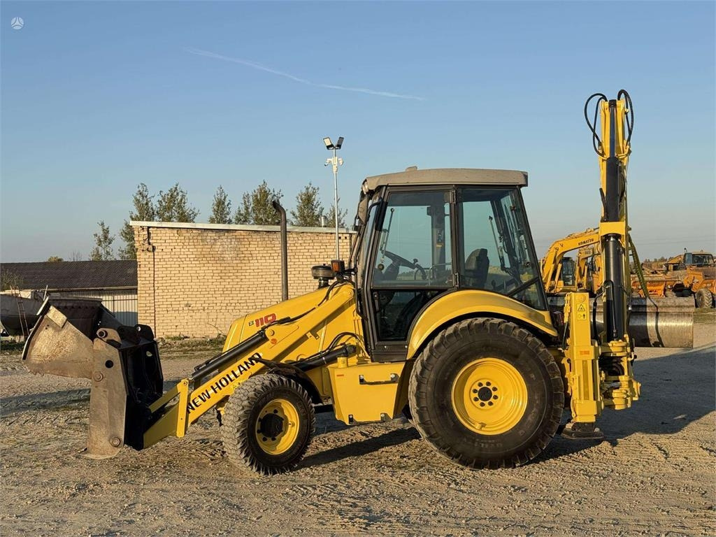 New Holland B 110-4PT , 2 quick couplers - Graaflaadmachine: afbeelding 3 New Holland B 110-4PT , 2 quick couplers - Graaflaadmachine: afbeelding 3