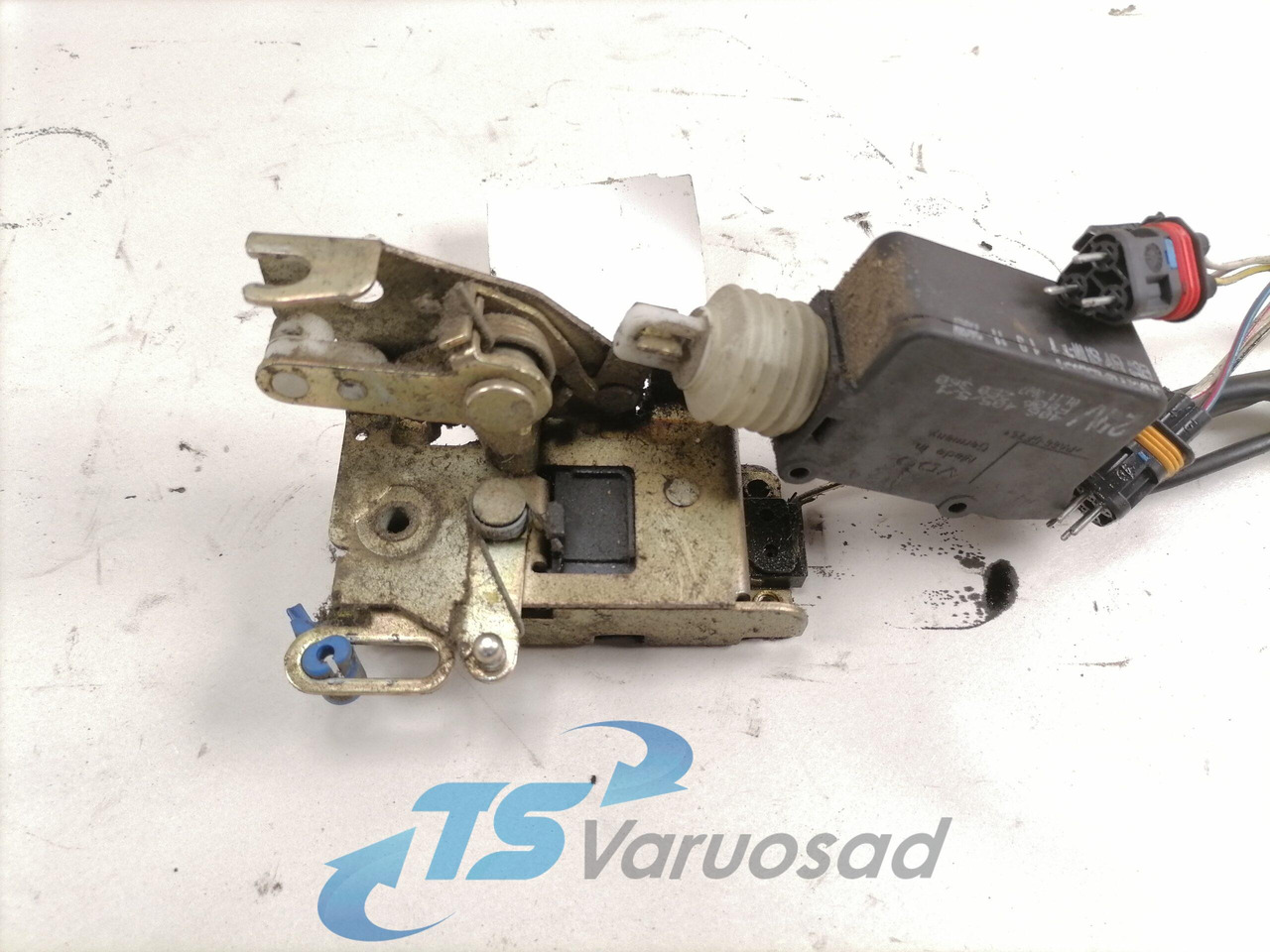 MAN Door lock 81626806122 - Deur en onderdelen voor Vrachtwagen: afbeelding 2 MAN Door lock 81626806122 - Deur en onderdelen voor Vrachtwagen: afbeelding 2