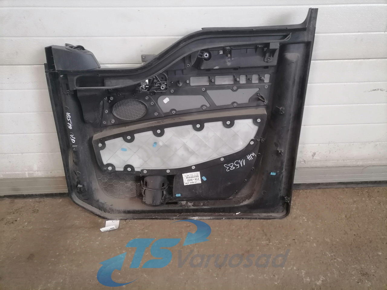 MAN Door trim panel 81626306109 - Deur en onderdelen voor Vrachtwagen: afbeelding 2 MAN Door trim panel 81626306109 - Deur en onderdelen voor Vrachtwagen: afbeelding 2