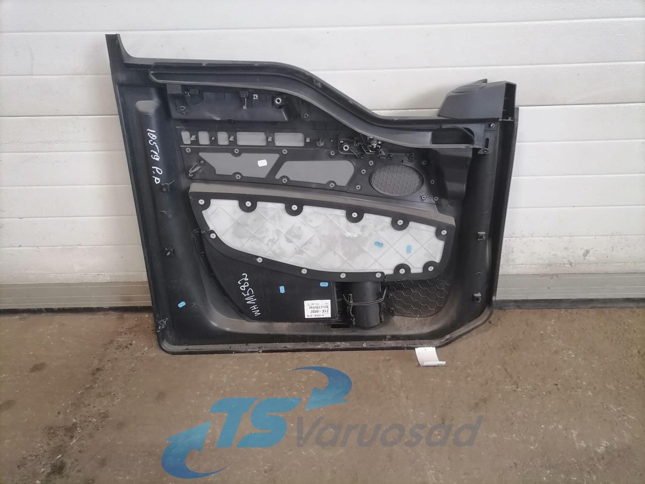 MAN Door trim panel 81626306110 - Deur en onderdelen voor Vrachtwagen: afbeelding 2 MAN Door trim panel 81626306110 - Deur en onderdelen voor Vrachtwagen: afbeelding 2