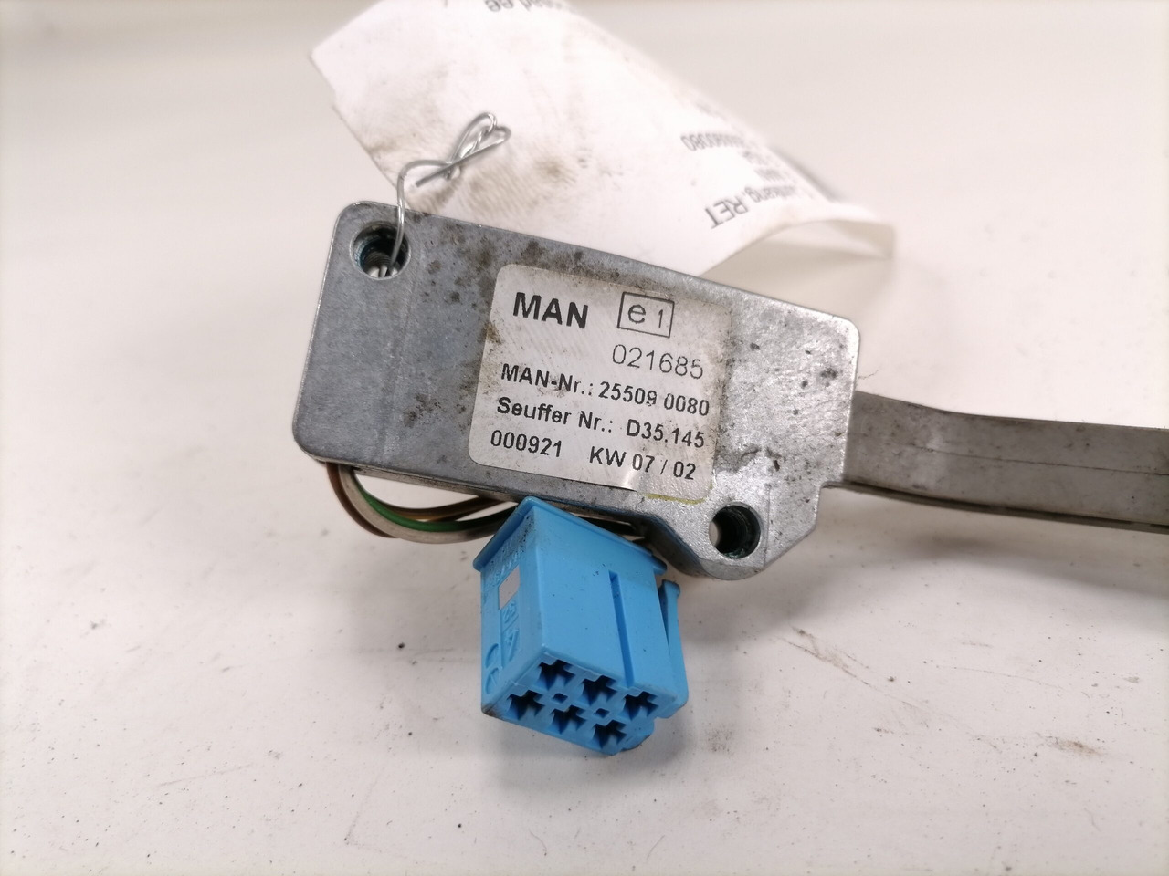 MAN Switch 255090080 - Elektrisch systeem voor Vrachtwagen: afbeelding 2 MAN Switch 255090080 - Elektrisch systeem voor Vrachtwagen: afbeelding 2