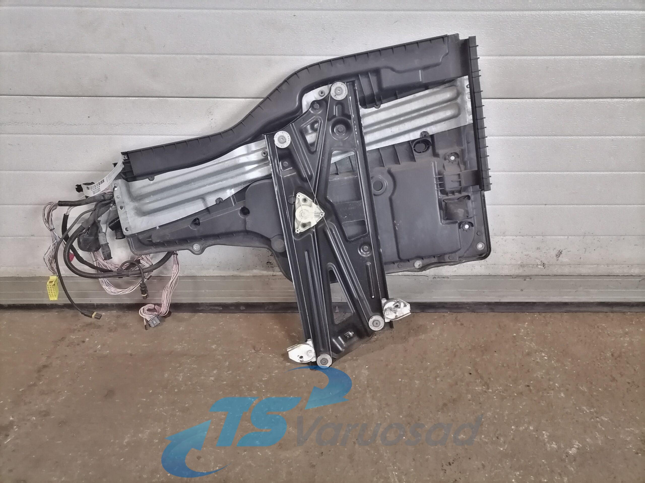 MAN window mechanism 81626456039 - Deur en onderdelen voor Vrachtwagen: afbeelding 3 MAN window mechanism 81626456039 - Deur en onderdelen voor Vrachtwagen: afbeelding 3