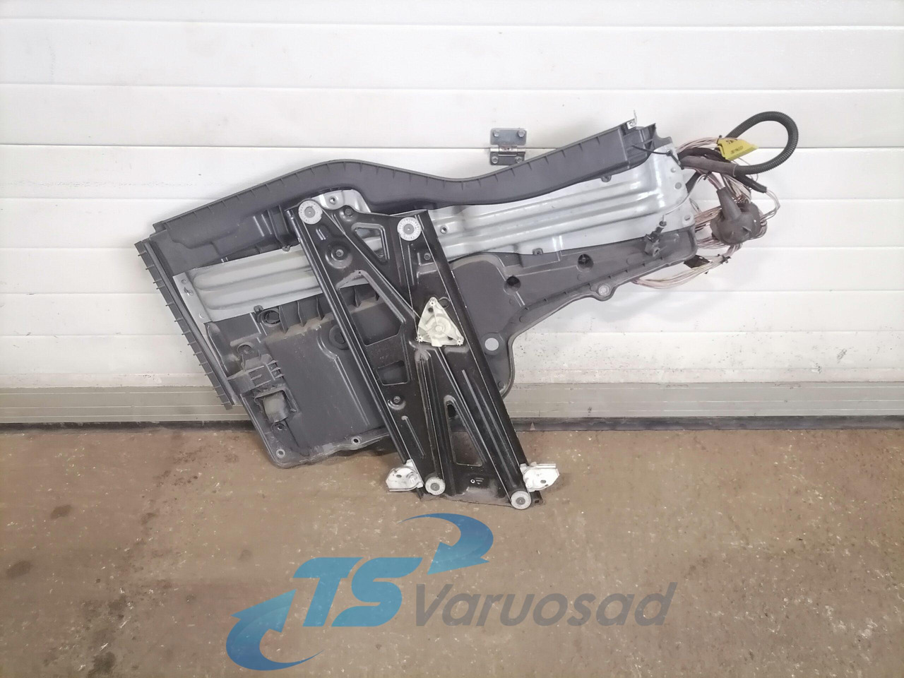 MAN window mechanism 81626456040 - Deur en onderdelen voor Vrachtwagen: afbeelding 3 MAN window mechanism 81626456040 - Deur en onderdelen voor Vrachtwagen: afbeelding 3