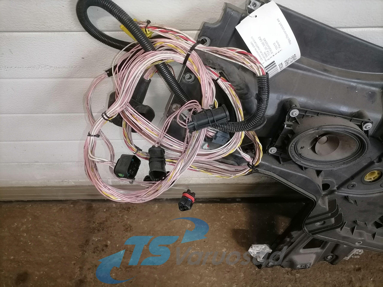 MAN window mechanism 81626456040 - Deur en onderdelen voor Vrachtwagen: afbeelding 2 MAN window mechanism 81626456040 - Deur en onderdelen voor Vrachtwagen: afbeelding 2