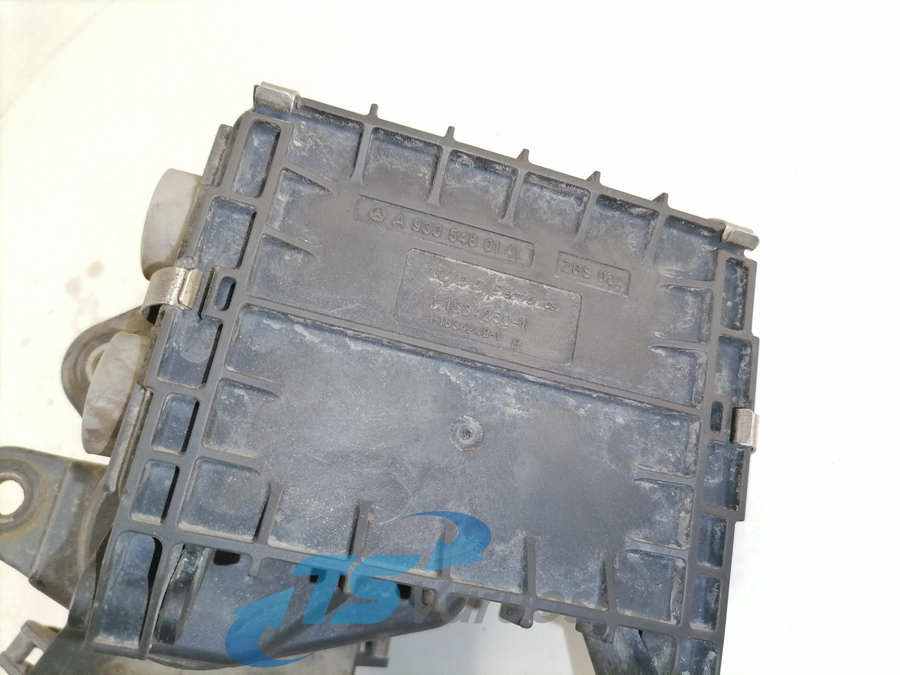 Mercedes-Benz Juhtmestiku harukarp A9305460641 - Zekeringkast voor Vrachtwagen: afbeelding 2 Mercedes-Benz Juhtmestiku harukarp A9305460641 - Zekeringkast voor Vrachtwagen: afbeelding 2