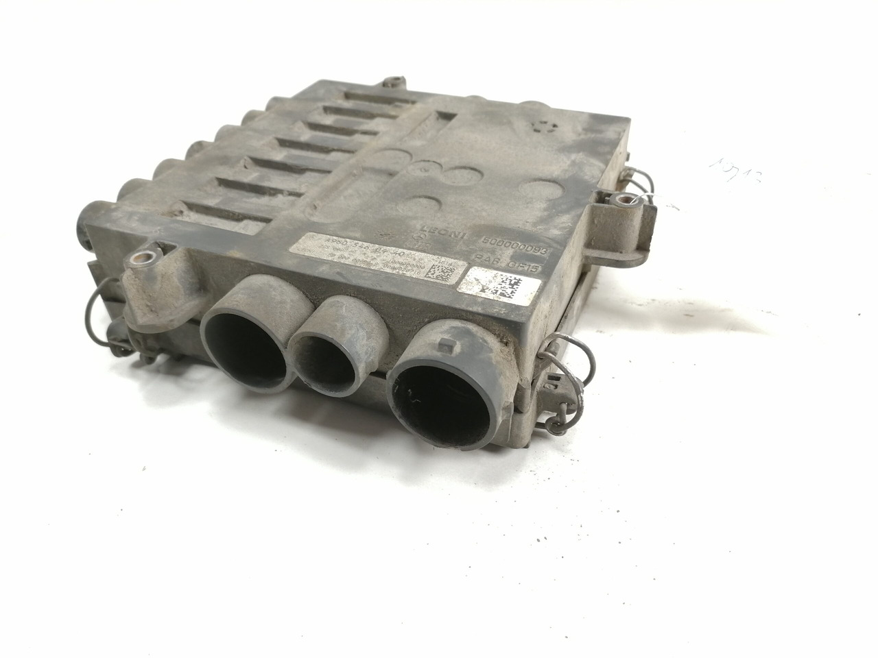 Mercedes-Benz Juhtmestiku harukarp A9605460440 - Zekeringkast voor Vrachtwagen: afbeelding 2 Mercedes-Benz Juhtmestiku harukarp A9605460440 - Zekeringkast voor Vrachtwagen: afbeelding 2