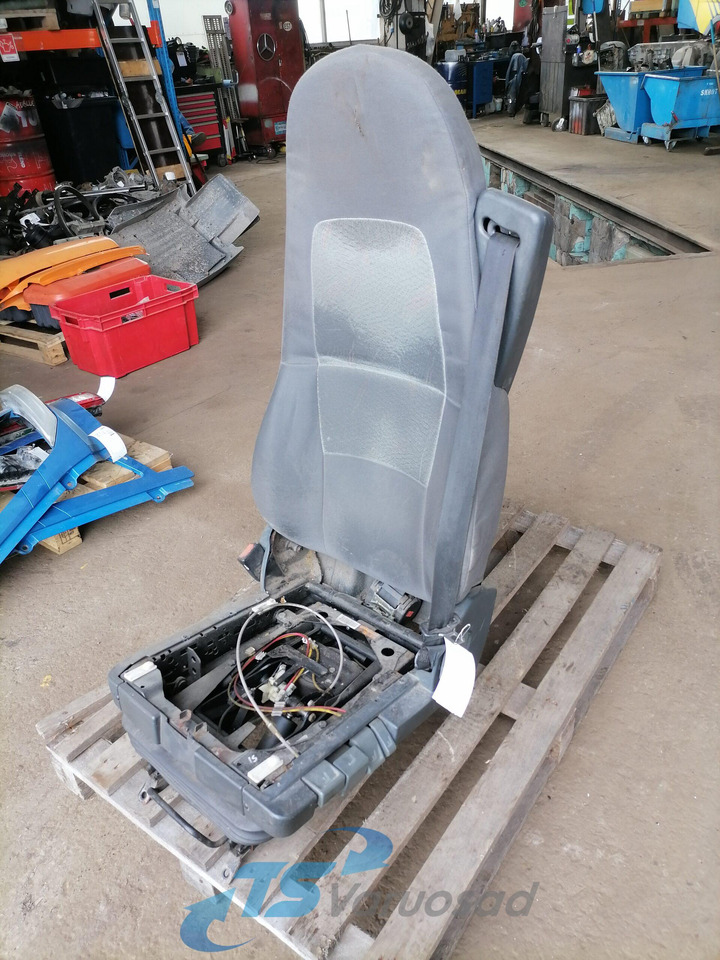 Renault Juhiiste 7485131006 - Zitplaats voor Vrachtwagen: afbeelding 2 Renault Juhiiste 7485131006 - Zitplaats voor Vrachtwagen: afbeelding 2