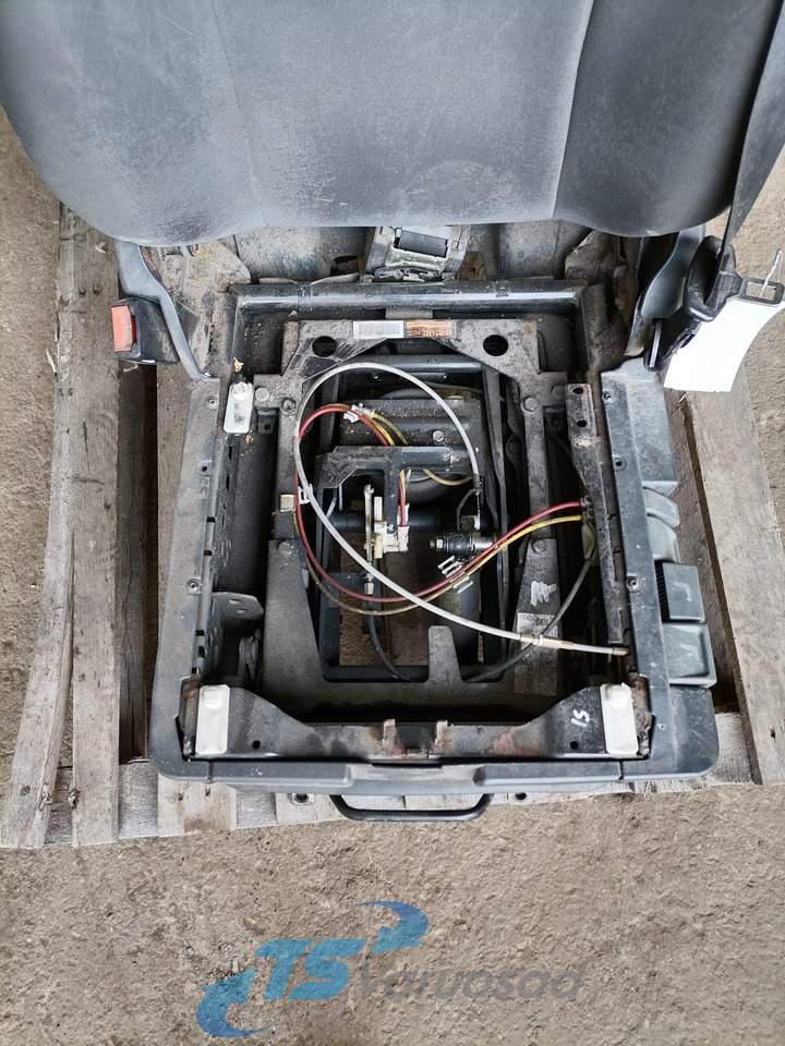 Renault Juhiiste 7485131006 - Zitplaats voor Vrachtwagen: afbeelding 5 Renault Juhiiste 7485131006 - Zitplaats voor Vrachtwagen: afbeelding 5