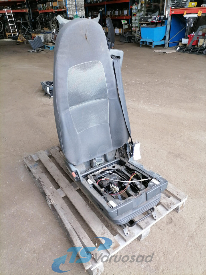 Renault Juhiiste 7485131006 - Zitplaats voor Vrachtwagen: afbeelding 1 Renault Juhiiste 7485131006 - Zitplaats voor Vrachtwagen: afbeelding 1