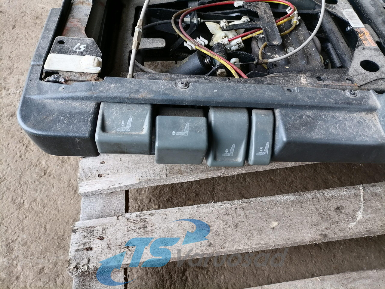 Renault Juhiiste 7485131006 - Zitplaats voor Vrachtwagen: afbeelding 4 Renault Juhiiste 7485131006 - Zitplaats voor Vrachtwagen: afbeelding 4