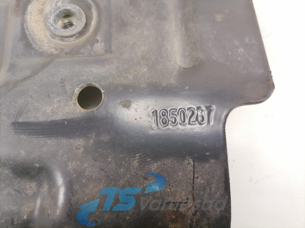 Scania Bumper bracket 1850267 - Bumper voor Vrachtwagen: afbeelding 2 Scania Bumper bracket 1850267 - Bumper voor Vrachtwagen: afbeelding 2