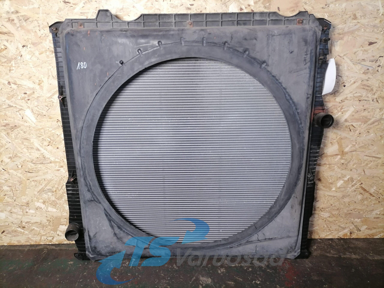 Scania Cooling radiator 1851542 - Radiateur voor Vrachtwagen: afbeelding 2 Scania Cooling radiator 1851542 - Radiateur voor Vrachtwagen: afbeelding 2