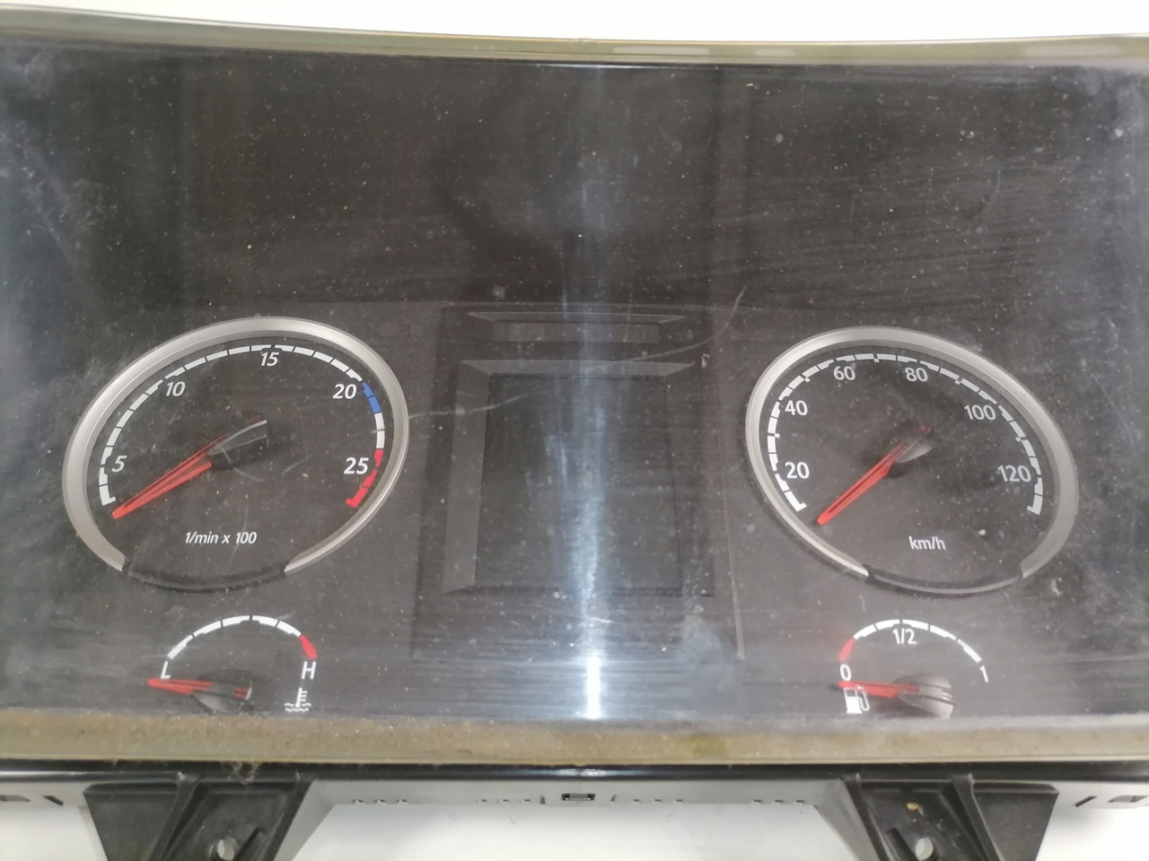 Scania Dashboard 1946411 - Instrumentenpaneel voor Vrachtwagen: afbeelding 2 Scania Dashboard 1946411 - Instrumentenpaneel voor Vrachtwagen: afbeelding 2