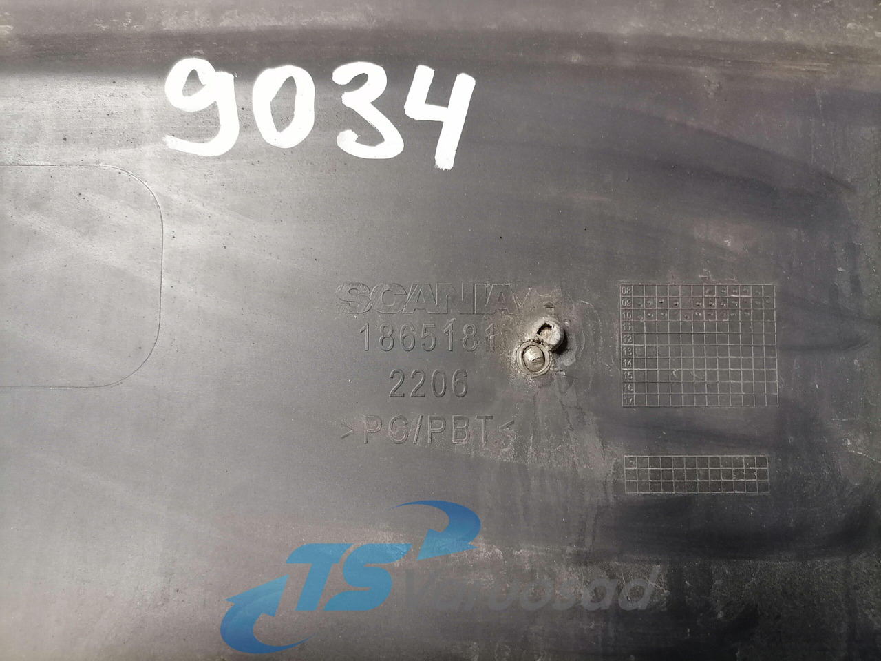 Scania Front bumper cover plastic 1865181 - Aerokit/ Spoiler voor Vrachtwagen: afbeelding 2 Scania Front bumper cover plastic 1865181 - Aerokit/ Spoiler voor Vrachtwagen: afbeelding 2