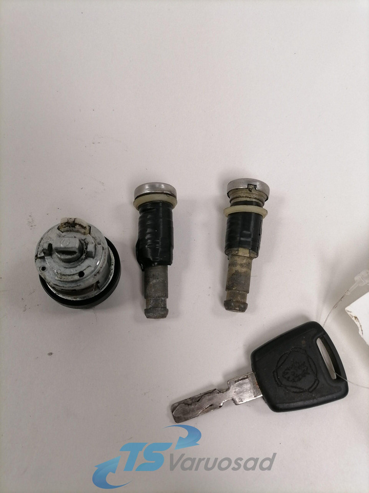 Scania Ignition lock + door lock set 1744065 - Deur en onderdelen voor Vrachtwagen: afbeelding 2 Scania Ignition lock + door lock set 1744065 - Deur en onderdelen voor Vrachtwagen: afbeelding 2