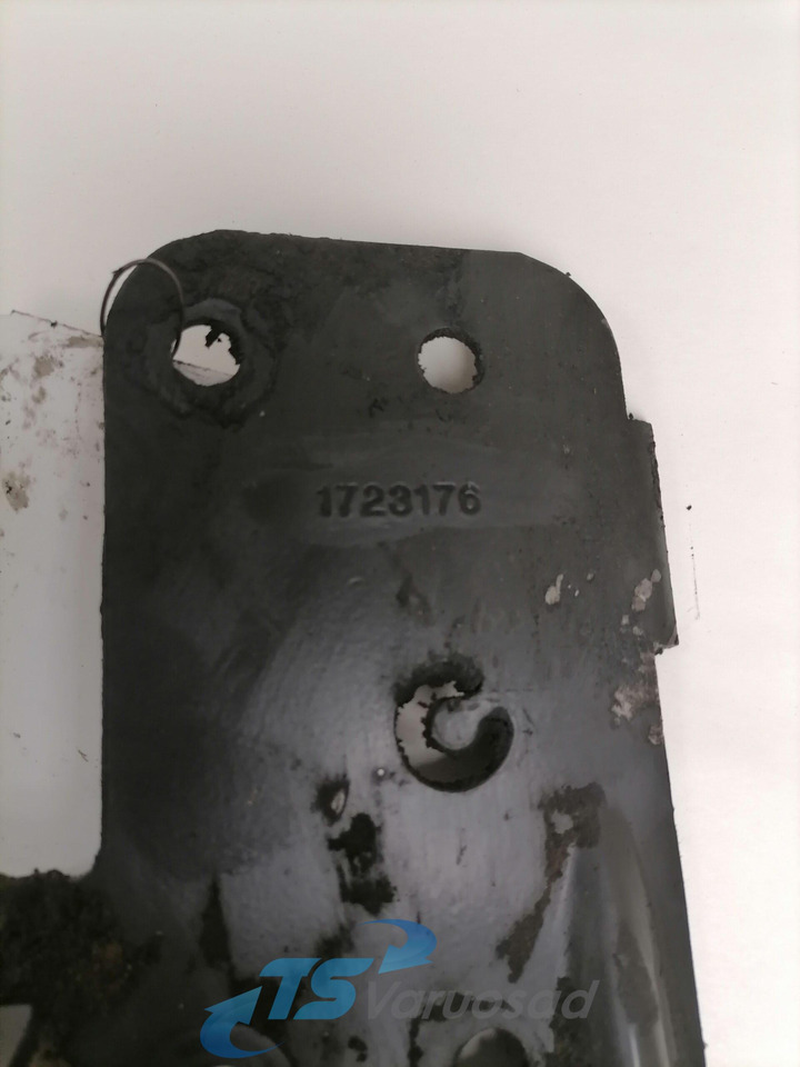 Scania Mudguard bracket 1723176 - Universeel onderdeel voor Vrachtwagen: afbeelding 2 Scania Mudguard bracket 1723176 - Universeel onderdeel voor Vrachtwagen: afbeelding 2