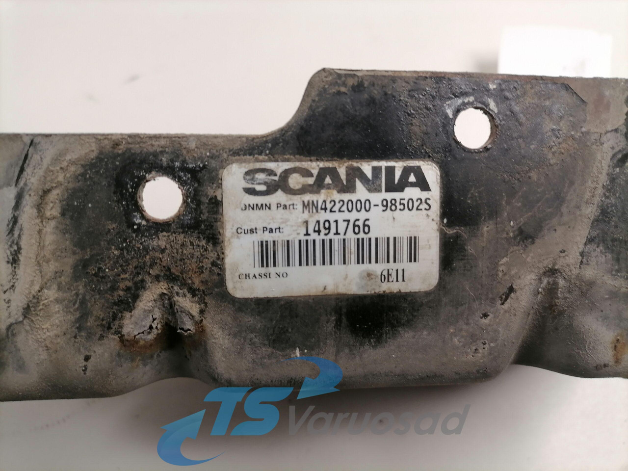 Scania Radiaatori pealne kronstein 2053879 - Universeel onderdeel voor Vrachtwagen: afbeelding 4 Scania Radiaatori pealne kronstein 2053879 - Universeel onderdeel voor Vrachtwagen: afbeelding 4