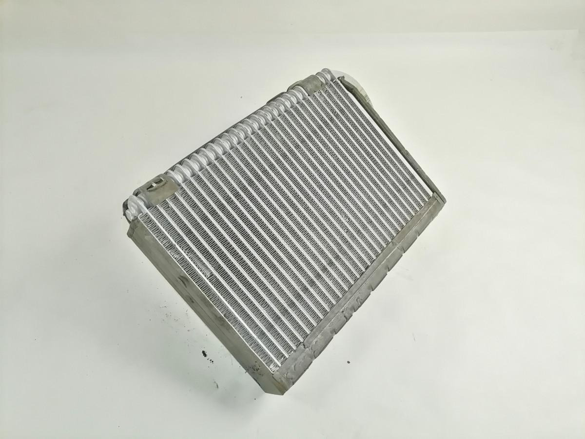Scania Salongi kliima radiaator 2879041 - Universeel onderdeel voor Vrachtwagen: afbeelding 3 Scania Salongi kliima radiaator 2879041 - Universeel onderdeel voor Vrachtwagen: afbeelding 3