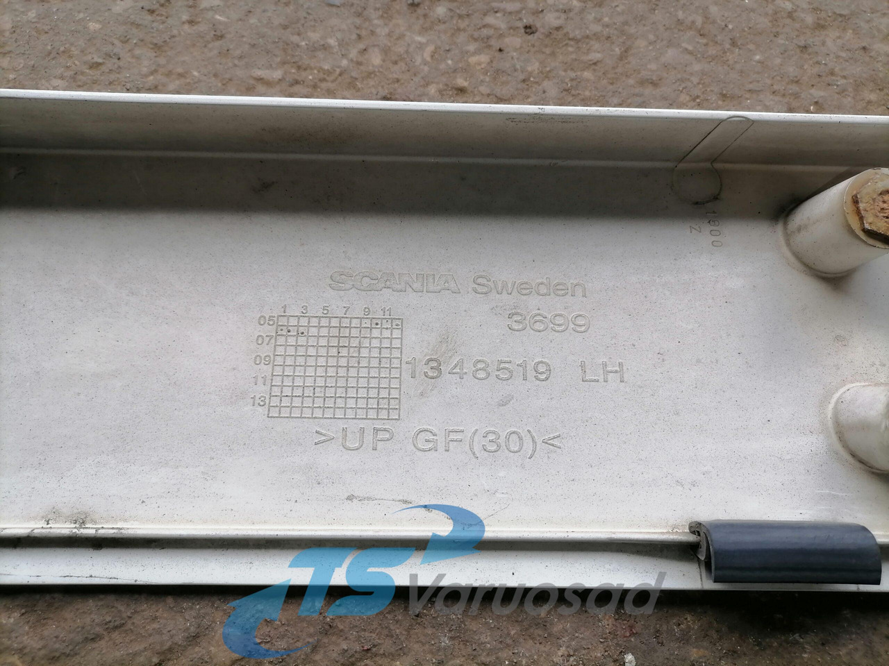 Scania Scania kabiini tuulesuunaja, vasak külg 1348519 - Aerokit/ Spoiler voor Vrachtwagen: afbeelding 3 Scania Scania kabiini tuulesuunaja, vasak külg 1348519 - Aerokit/ Spoiler voor Vrachtwagen: afbeelding 3