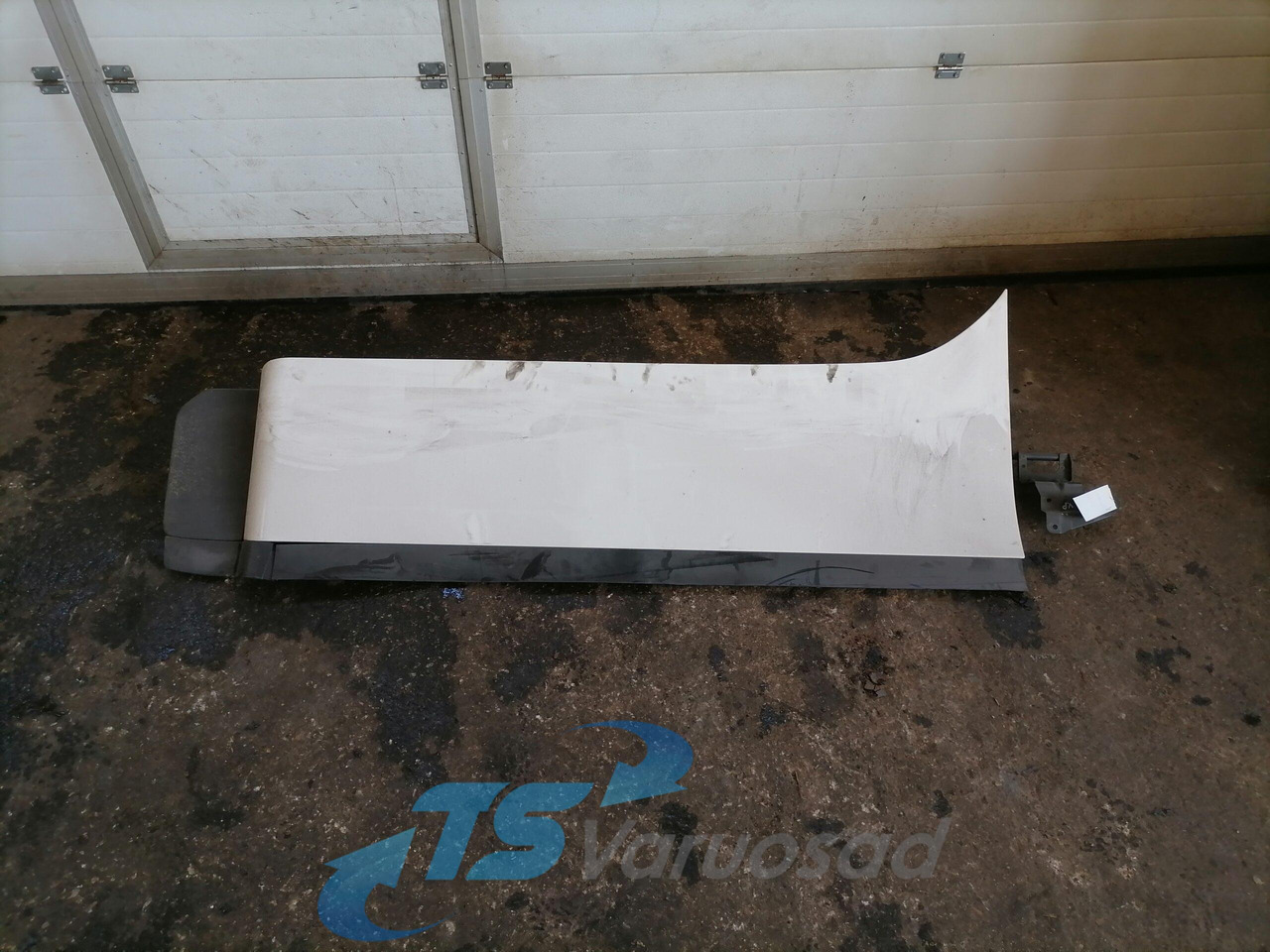 Scania Scania kabiini tuulesuunaja, vasak külg 1534039 - Aerokit/ Spoiler voor Vrachtwagen: afbeelding 1 Scania Scania kabiini tuulesuunaja, vasak külg 1534039 - Aerokit/ Spoiler voor Vrachtwagen: afbeelding 1
