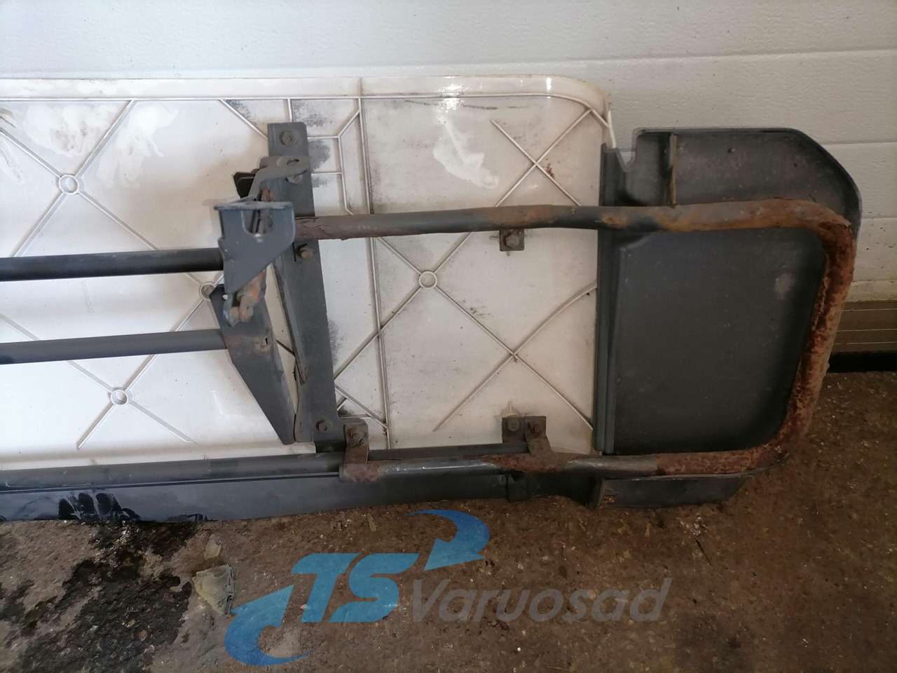 Scania Scania kabiini tuulesuunaja, vasak külg 1534039 - Aerokit/ Spoiler voor Vrachtwagen: afbeelding 5 Scania Scania kabiini tuulesuunaja, vasak külg 1534039 - Aerokit/ Spoiler voor Vrachtwagen: afbeelding 5