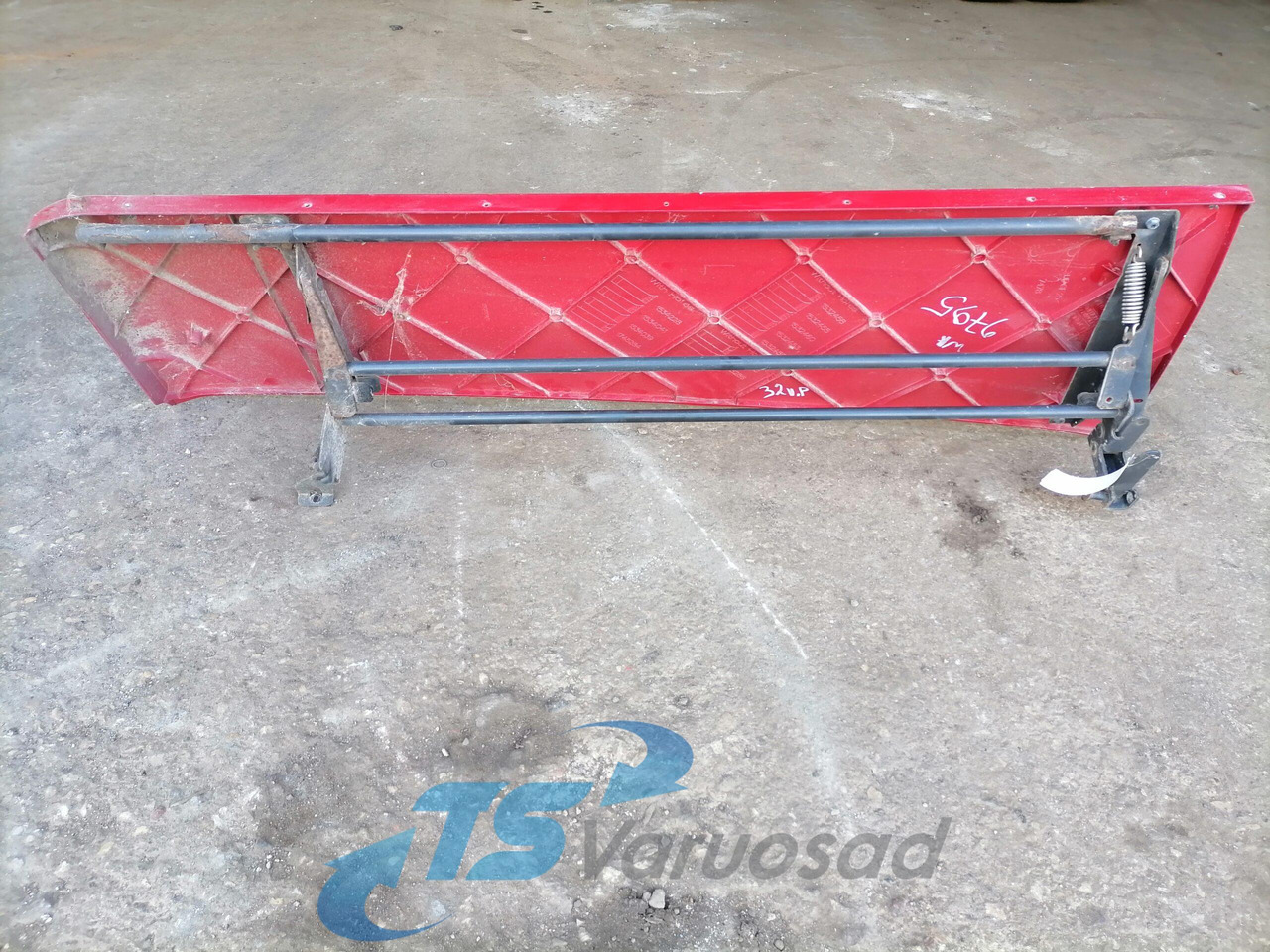 Scania Scania kabiini tuulesuunaja, vasak külg 1534228 - Aerokit/ Spoiler voor Vrachtwagen: afbeelding 3 Scania Scania kabiini tuulesuunaja, vasak külg 1534228 - Aerokit/ Spoiler voor Vrachtwagen: afbeelding 3