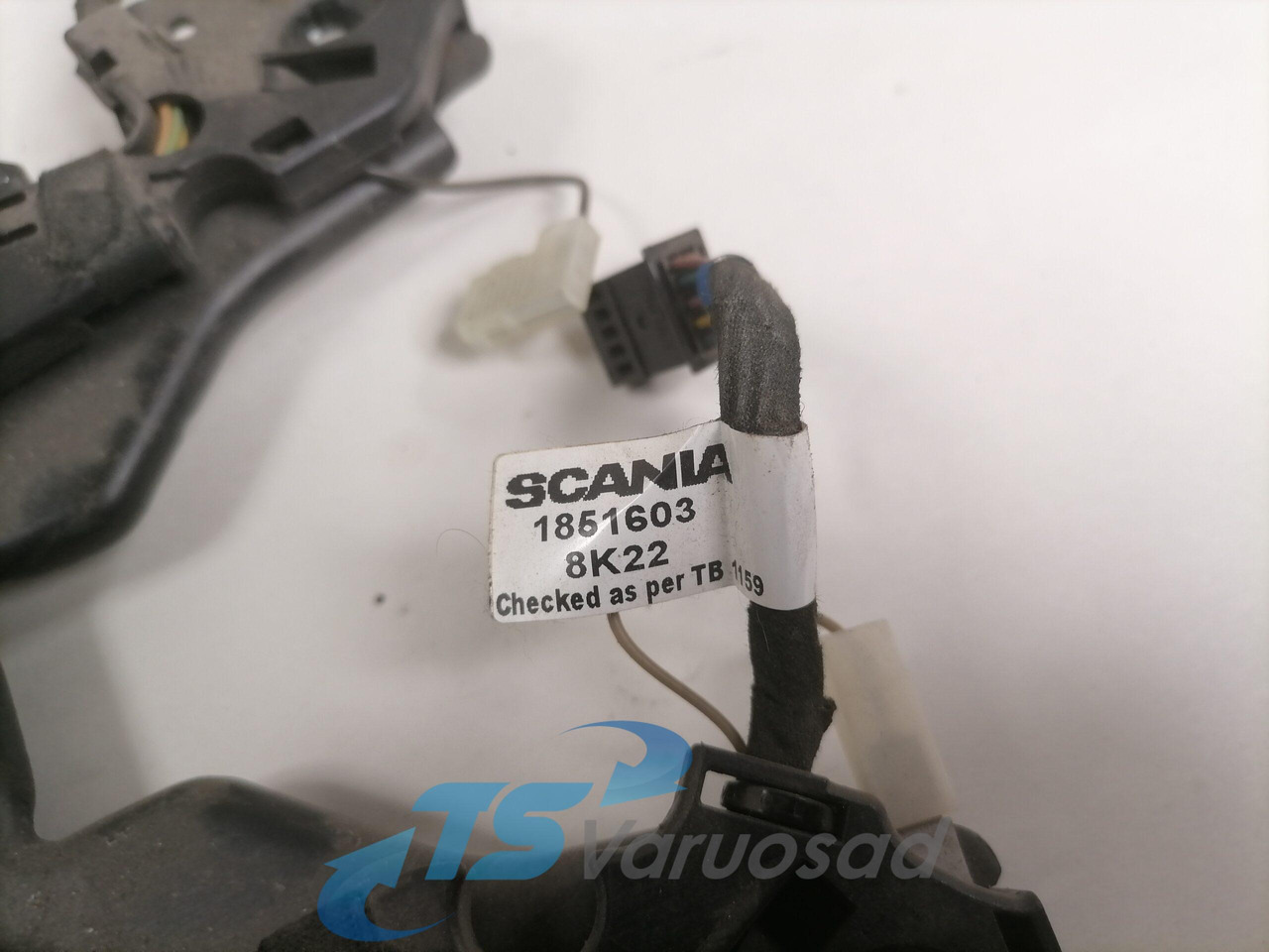 Scania Steering wheel cable 1851603 - Stuurinrichting voor Vrachtwagen: afbeelding 2 Scania Steering wheel cable 1851603 - Stuurinrichting voor Vrachtwagen: afbeelding 2