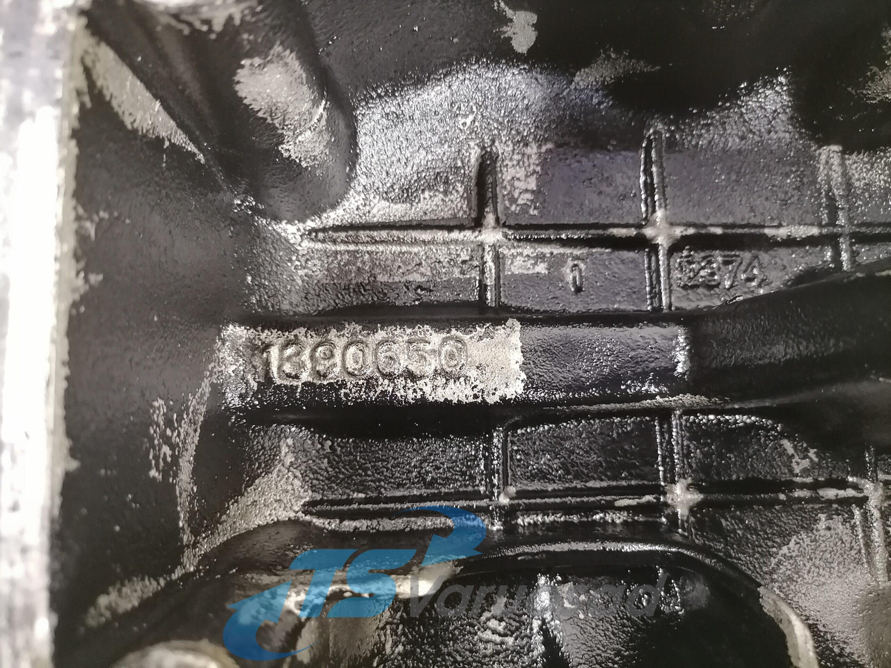Scania Valve cover 1390650 - Cilinderkop voor Vrachtwagen: afbeelding 3 Scania Valve cover 1390650 - Cilinderkop voor Vrachtwagen: afbeelding 3
