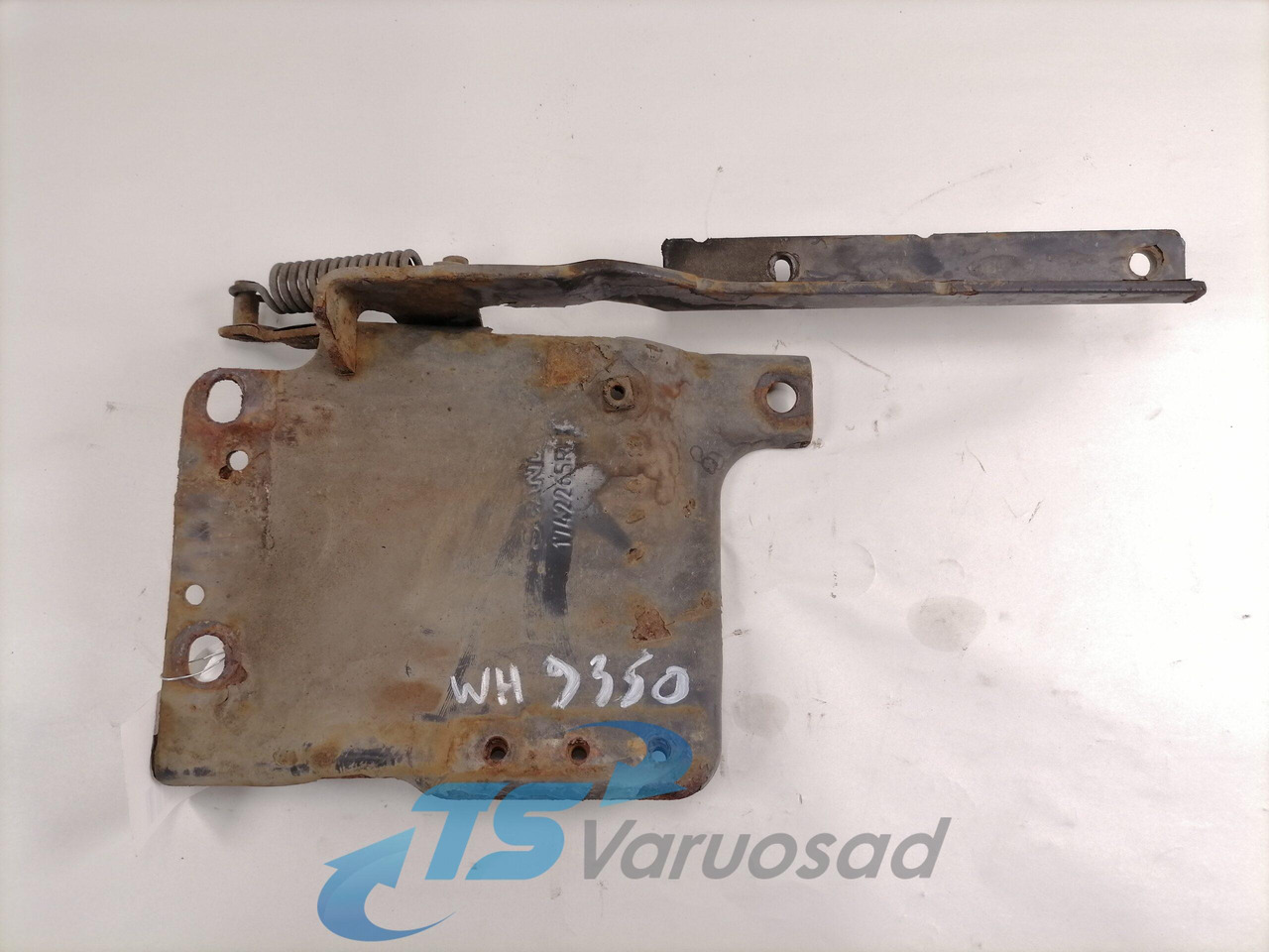 Scania lower grille carrier hinge 1742265 - Rooster voor Vrachtwagen: afbeelding 2 Scania lower grille carrier hinge 1742265 - Rooster voor Vrachtwagen: afbeelding 2