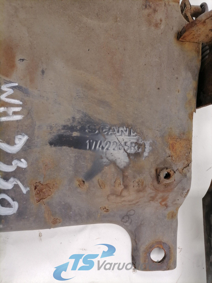 Scania lower grille carrier hinge 1742265 - Rooster voor Vrachtwagen: afbeelding 4 Scania lower grille carrier hinge 1742265 - Rooster voor Vrachtwagen: afbeelding 4