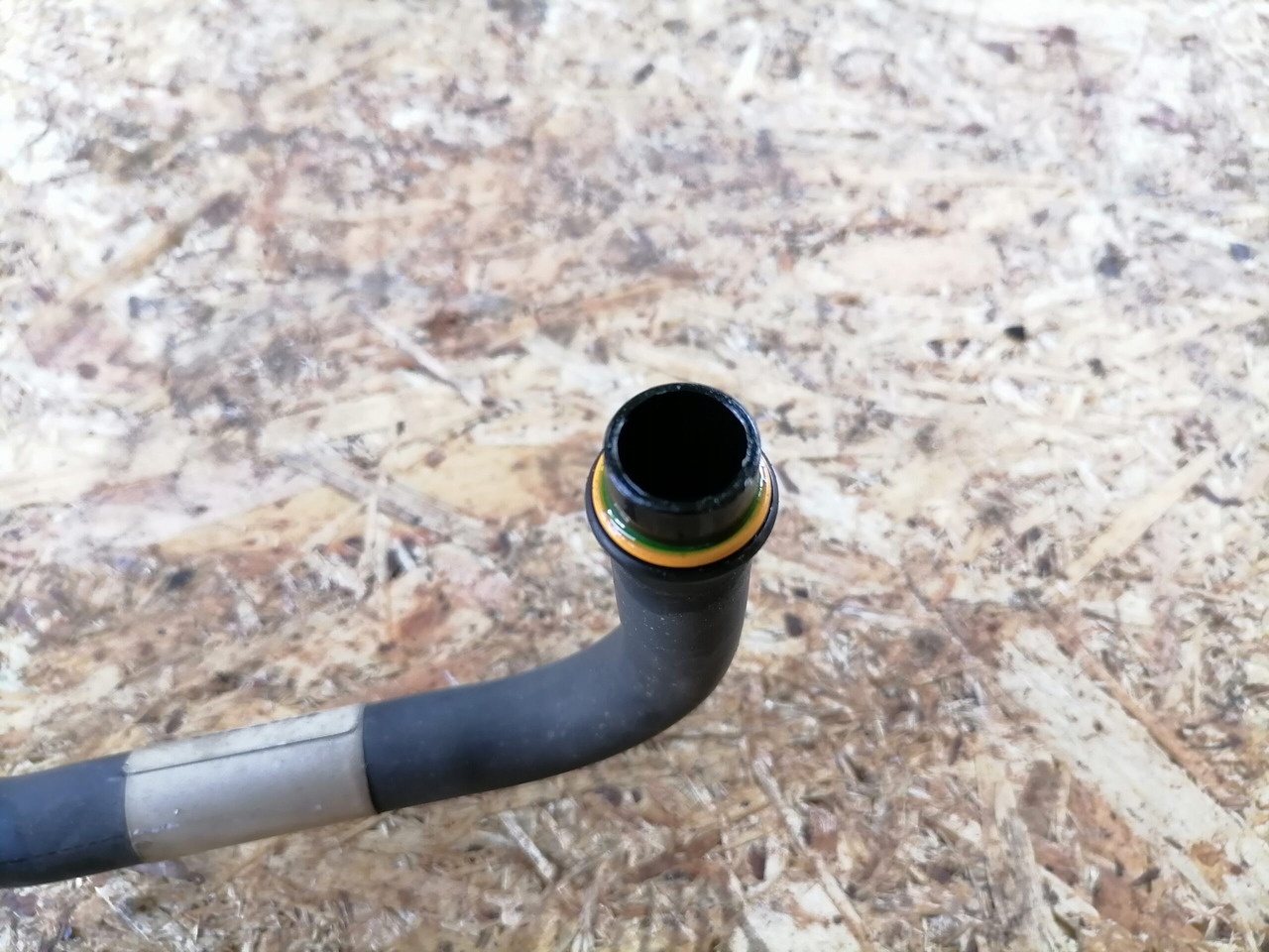 Volvo A/C pipe 20498305 - Verwarming/ Ventilatie voor Vrachtwagen: afbeelding 3 Volvo A/C pipe 20498305 - Verwarming/ Ventilatie voor Vrachtwagen: afbeelding 3