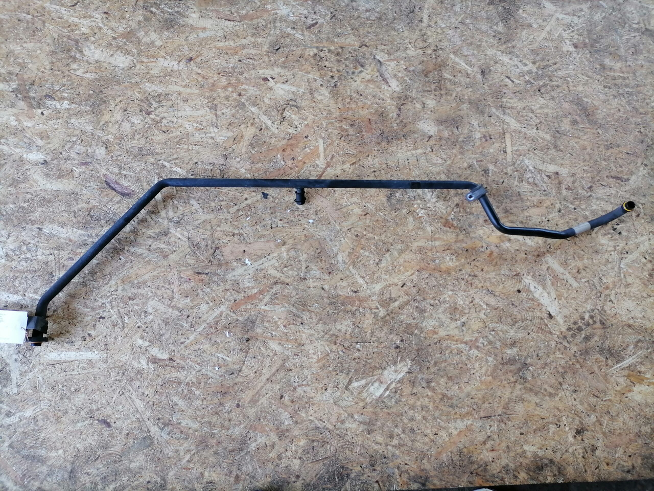 Volvo A/C pipe 20498305 - Verwarming/ Ventilatie voor Vrachtwagen: afbeelding 2 Volvo A/C pipe 20498305 - Verwarming/ Ventilatie voor Vrachtwagen: afbeelding 2