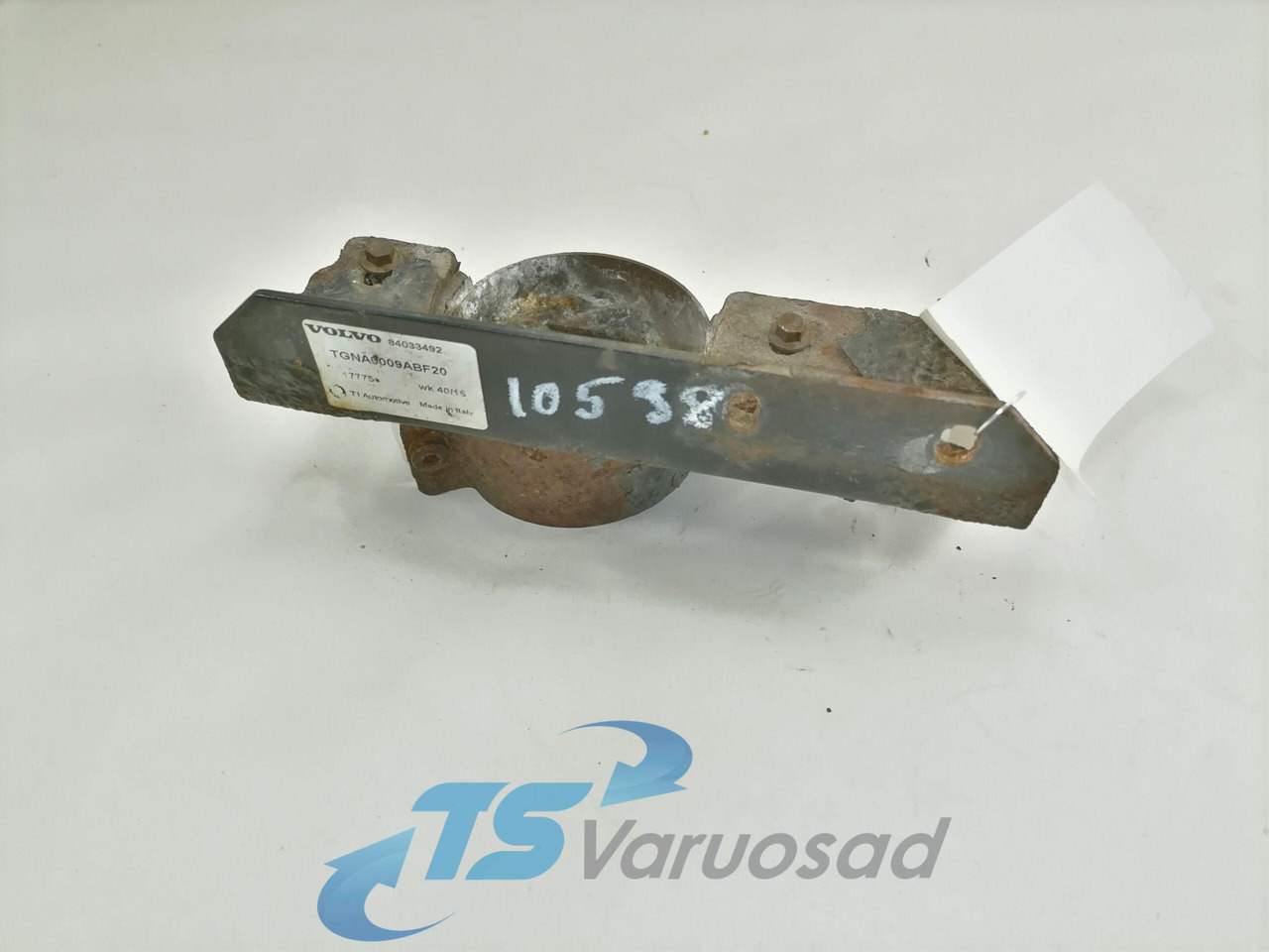 Volvo Bracket 84033492 - Frame/ Chassis voor Vrachtwagen: afbeelding 1 Volvo Bracket 84033492 - Frame/ Chassis voor Vrachtwagen: afbeelding 1