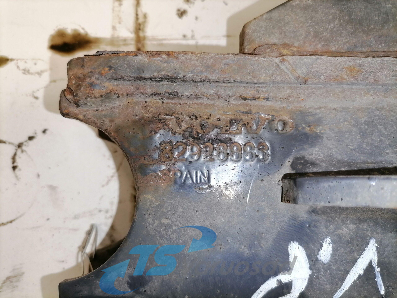 Volvo Bumper bracket 82928883 - Bumper voor Vrachtwagen: afbeelding 3 Volvo Bumper bracket 82928883 - Bumper voor Vrachtwagen: afbeelding 3