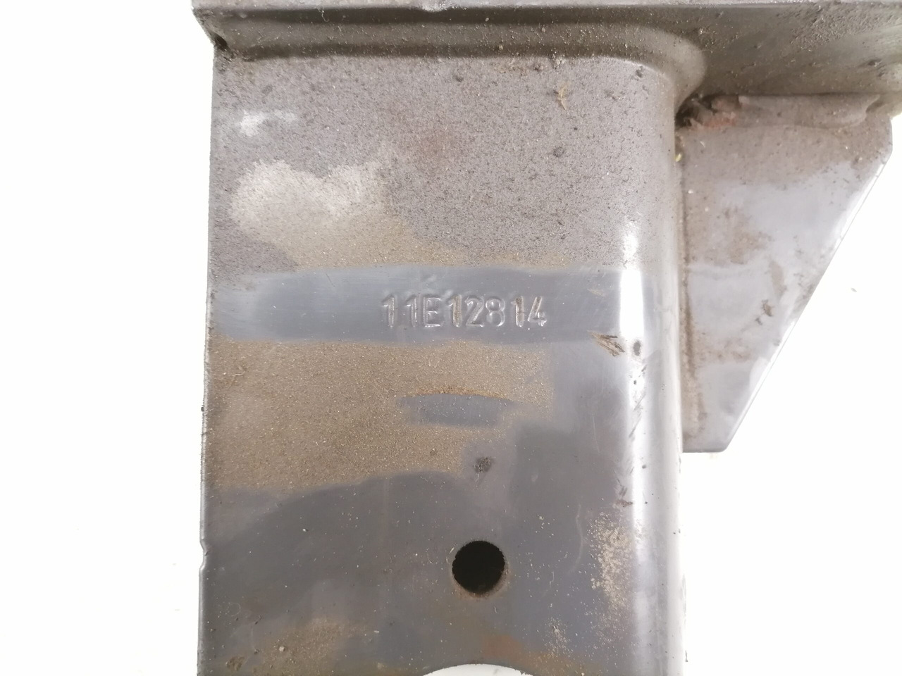 Volvo Bumper bracket 82928883 - Bumper voor Vrachtwagen: afbeelding 3 Volvo Bumper bracket 82928883 - Bumper voor Vrachtwagen: afbeelding 3