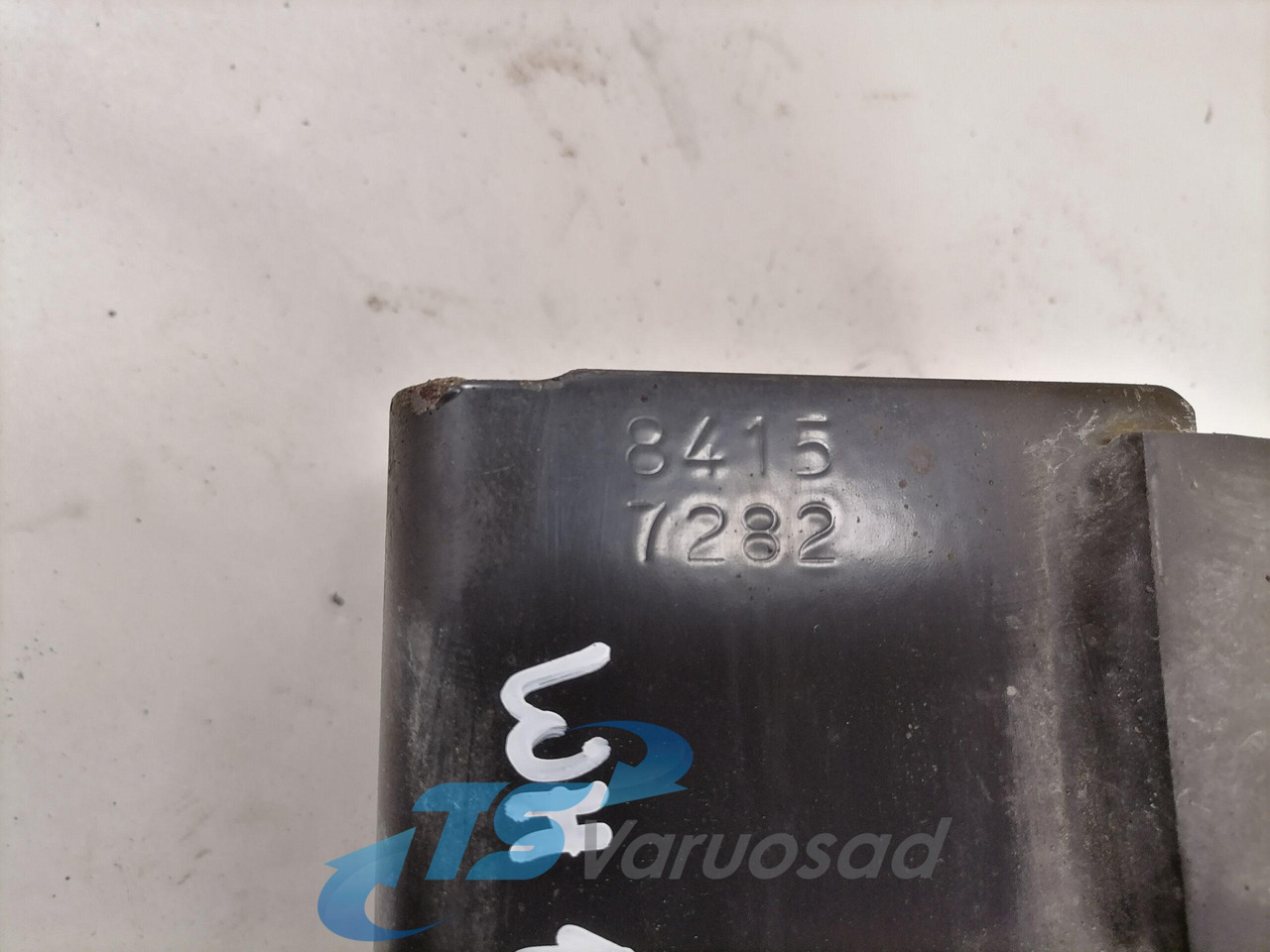 Volvo Bumper bracket 84157282 - Bumper voor Vrachtwagen: afbeelding 3 Volvo Bumper bracket 84157282 - Bumper voor Vrachtwagen: afbeelding 3