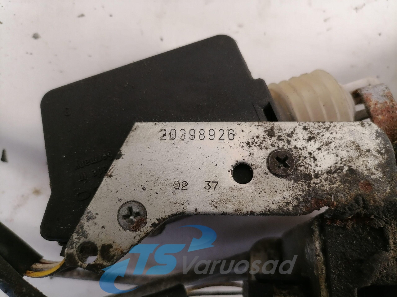 Volvo Door lock 20588326 - Deur en onderdelen voor Vrachtwagen: afbeelding 3 Volvo Door lock 20588326 - Deur en onderdelen voor Vrachtwagen: afbeelding 3