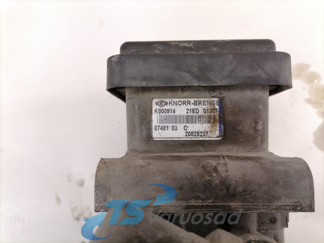 Volvo EBS brake valve 20828237 - Remventiel voor Vrachtwagen: afbeelding 3 Volvo EBS brake valve 20828237 - Remventiel voor Vrachtwagen: afbeelding 3