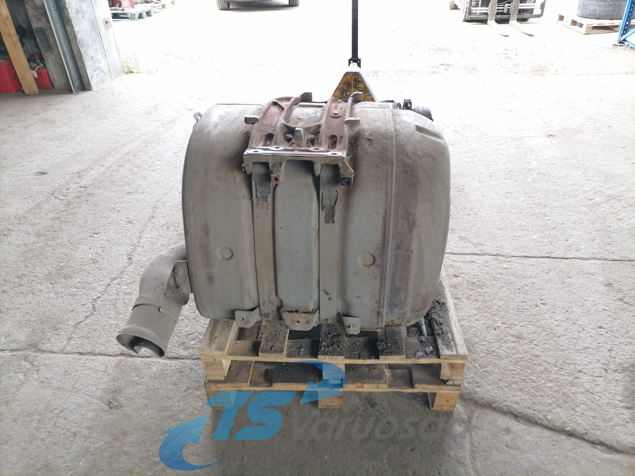 Volvo Muffler 21364822 - Geluiddemper voor Vrachtwagen: afbeelding 1 Volvo Muffler 21364822 - Geluiddemper voor Vrachtwagen: afbeelding 1