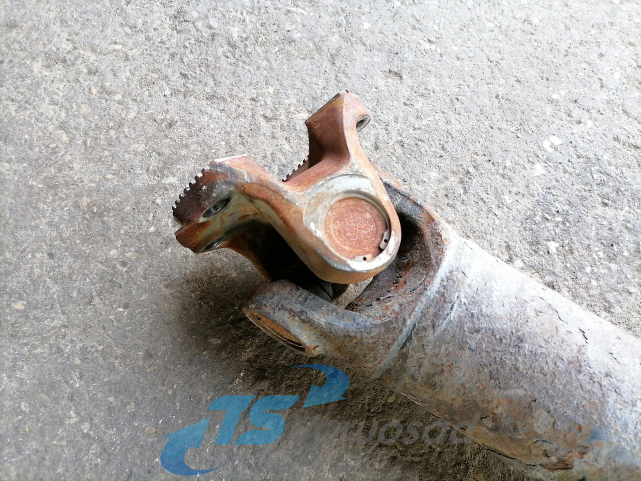 Volvo Propeller shaft 20735186 - Cardanas voor Vrachtwagen: afbeelding 4 Volvo Propeller shaft 20735186 - Cardanas voor Vrachtwagen: afbeelding 4