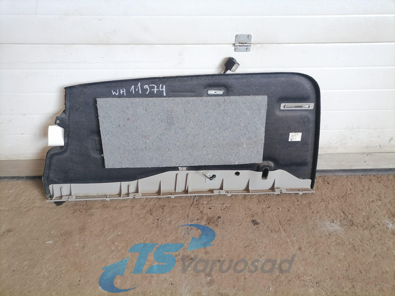 Volvo Salongi polster 20453813 - Universeel onderdeel voor Vrachtwagen: afbeelding 2 Volvo Salongi polster 20453813 - Universeel onderdeel voor Vrachtwagen: afbeelding 2