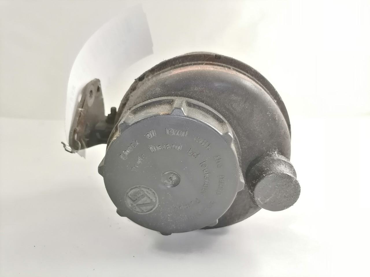 Volvo Steering oil tank+ bracket 1592945 - Stuurslang voor Vrachtwagen: afbeelding 4 Volvo Steering oil tank+ bracket 1592945 - Stuurslang voor Vrachtwagen: afbeelding 4